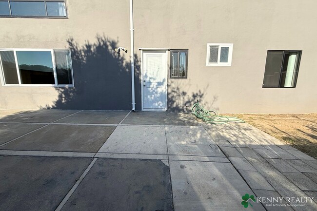 Building Photo - Bright Multi-Level 4BR Home with Two Primary Bedrooms