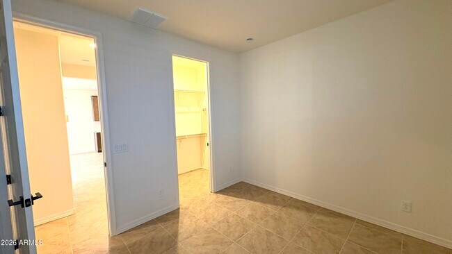 Building Photo - 5602 W Mauna Loa Ln