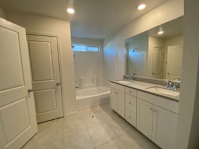 Building Photo - Gorgeous 4 bedroom ENERGY STAR certified 2...