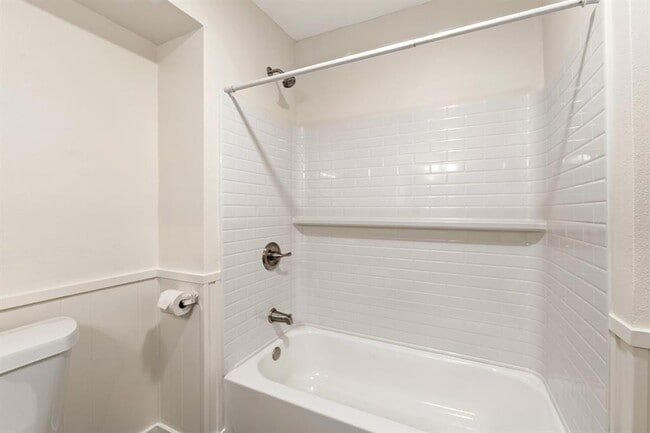 Building Photo - 2507 Biggs Dr