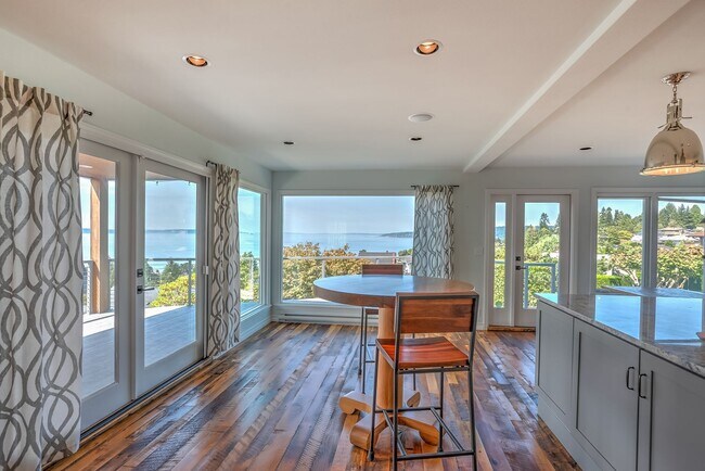 Building Photo - Stunning North Beach 4 bedroom, 3.5 bath with breathtaking view.