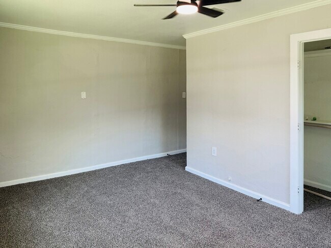 Building Photo - 427 Wood St