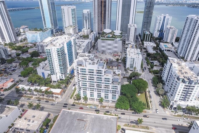 Building Photo - 350 NE 24th St