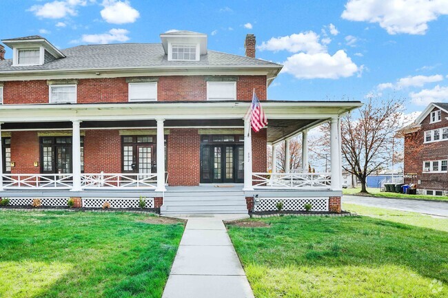 Building Photo - 802 Oak Hill Ave