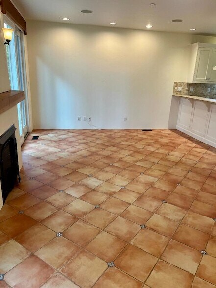 Building Photo - 445 Purisima Way