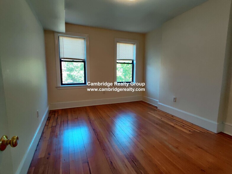 Building Photo - 844 Massachusetts Ave