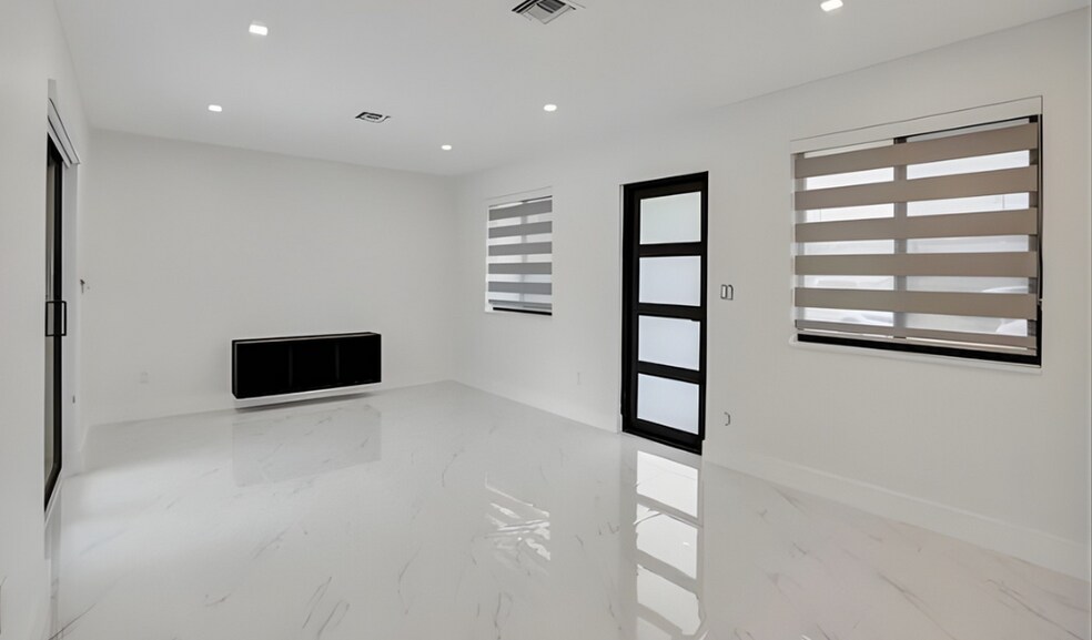 Building Photo - 7881 Hope St