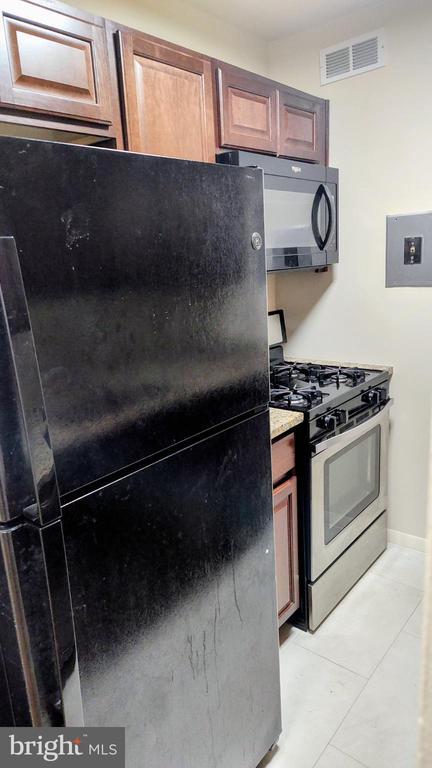 Building Photo - 6100 Westchester Park Dr