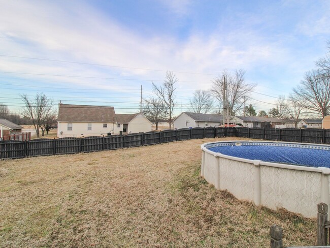 Building Photo - Nice ranch style home located minutes from...