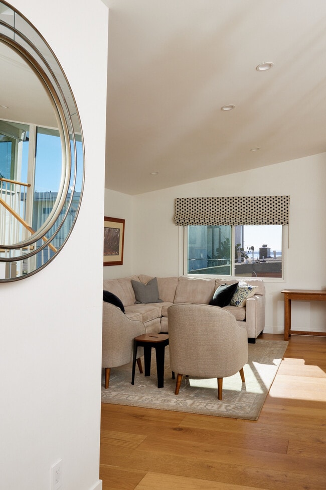 Building Photo - 14 Westwind St