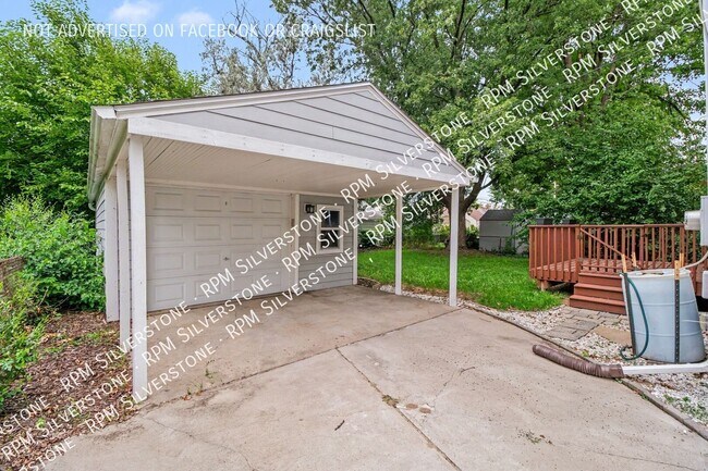 Building Photo - 829 N Dorchester Ave