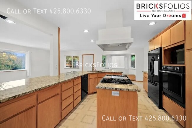 Building Photo - Welcome to Tukwila Haven – Open Concept Home Near Sound Transit!