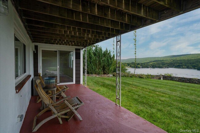 Building Photo - 14 Hemlock Hill