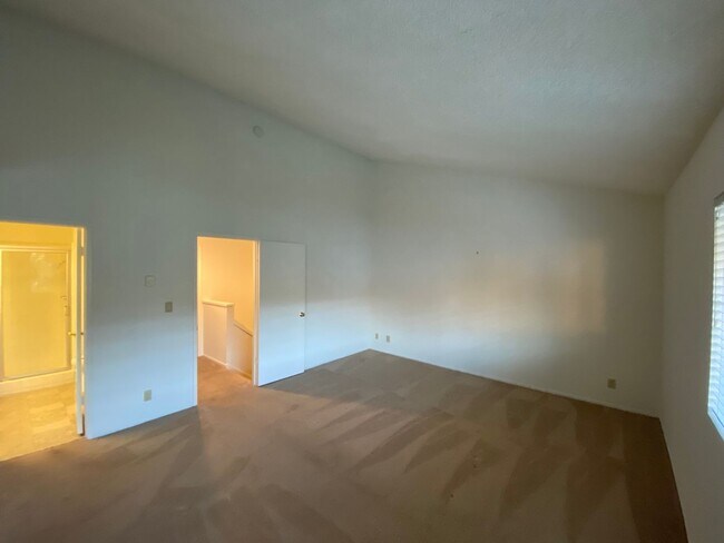 Building Photo - 659 Del Parque Dr