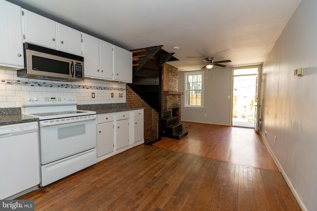 Building Photo - 640 Dover St