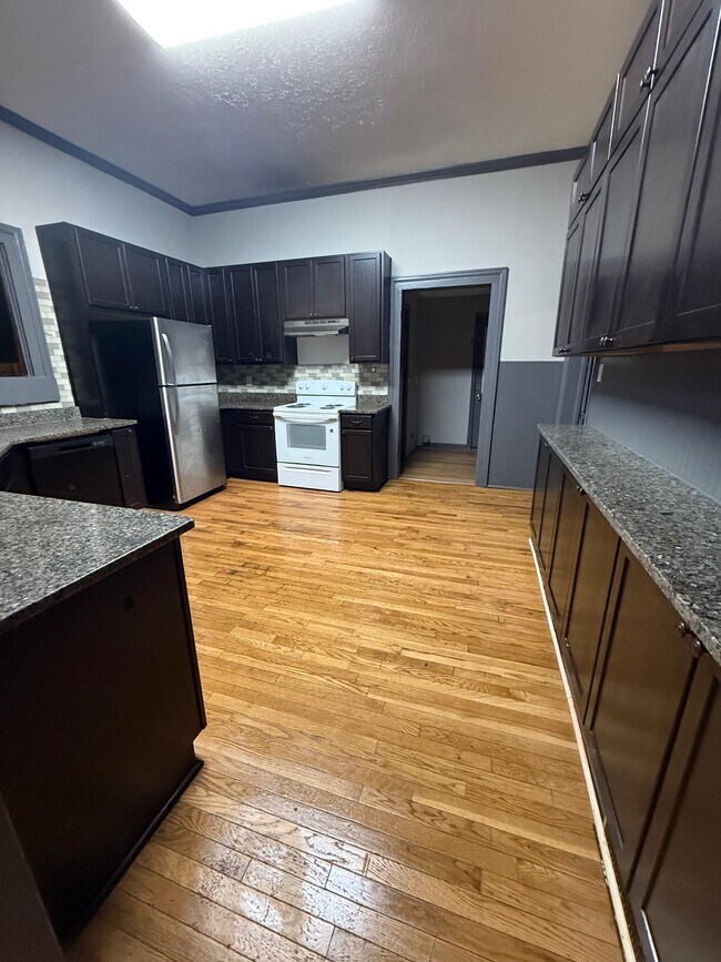 Building Photo - 12 Puritan St