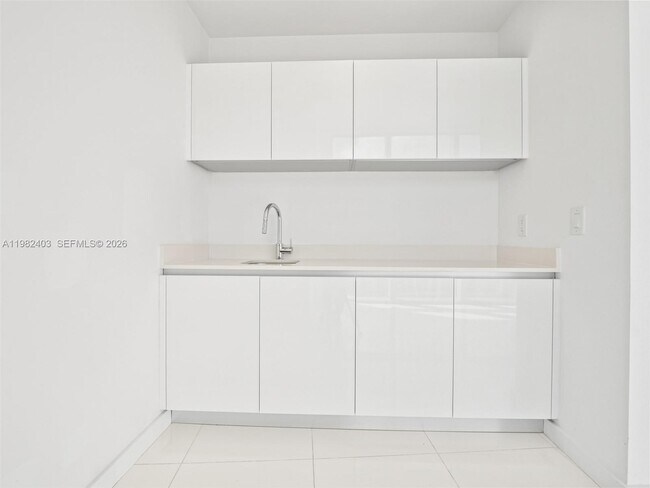 Building Photo - 851 NE 1st Ave