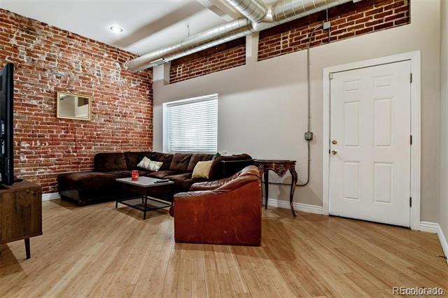Building Photo - 71 Galapago St