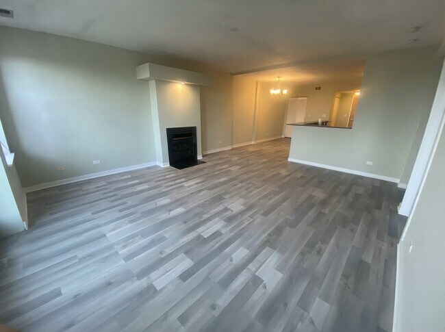 Building Photo - 3550 W Montrose Ave