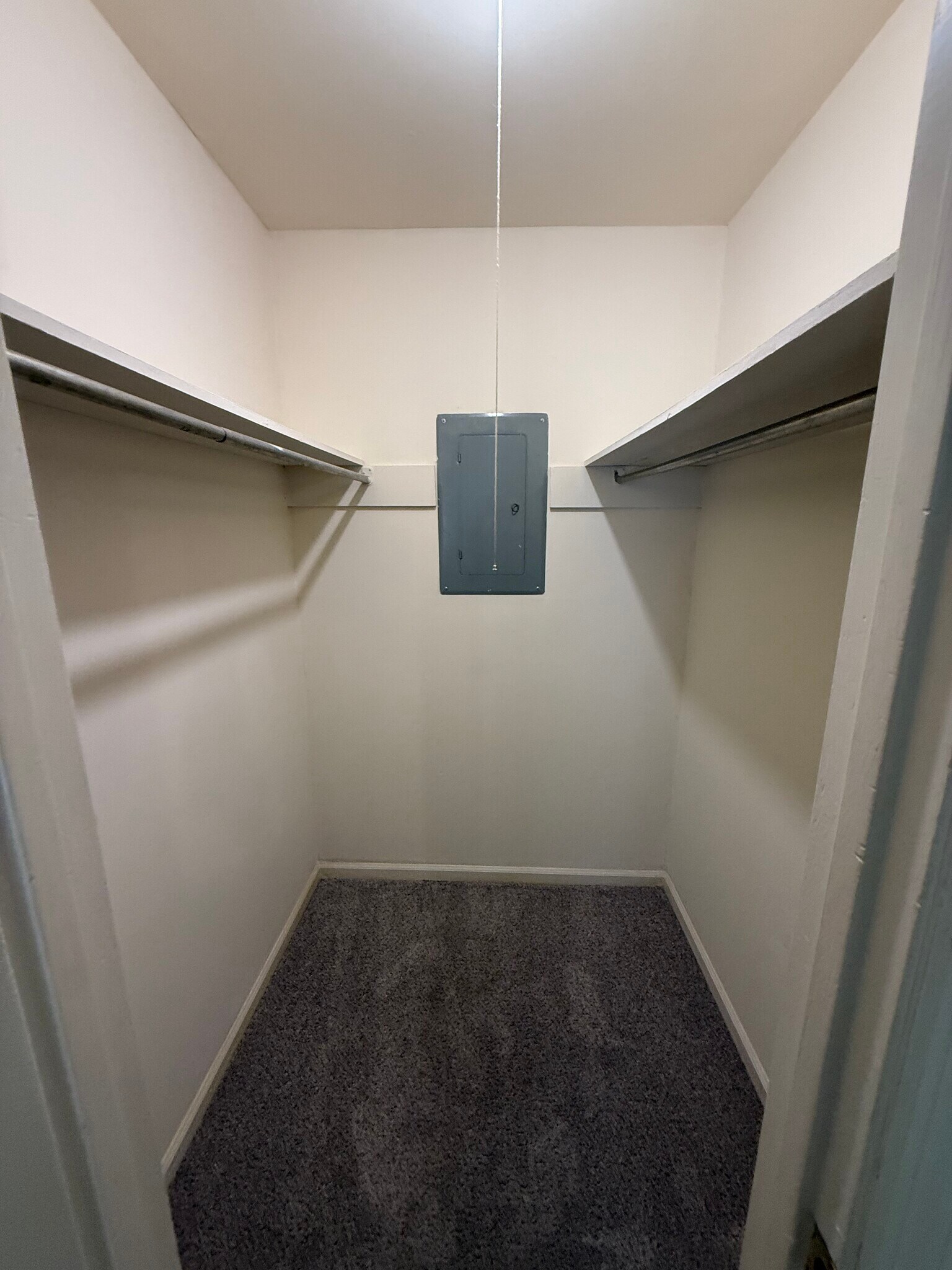 Building Photo - 586 Franklin St