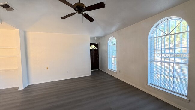 Building Photo - 9519 Wellsworth Dr