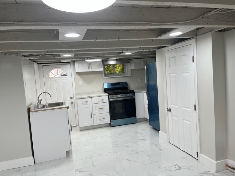 Building Photo - 16 Mohawk St