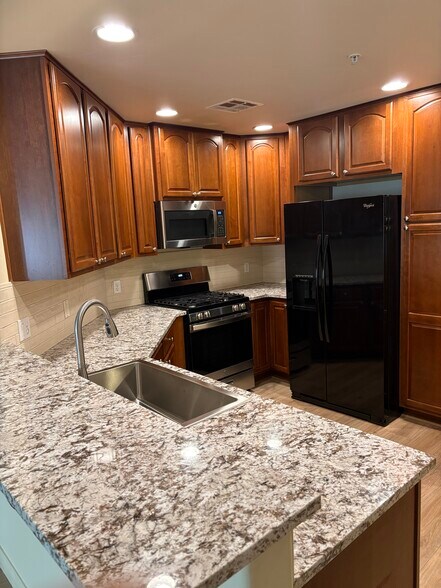 Building Photo - 5450 E Deer Valley Dr