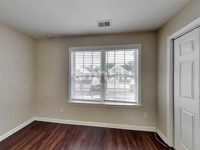 Building Photo - 219 Highland Falls Dr