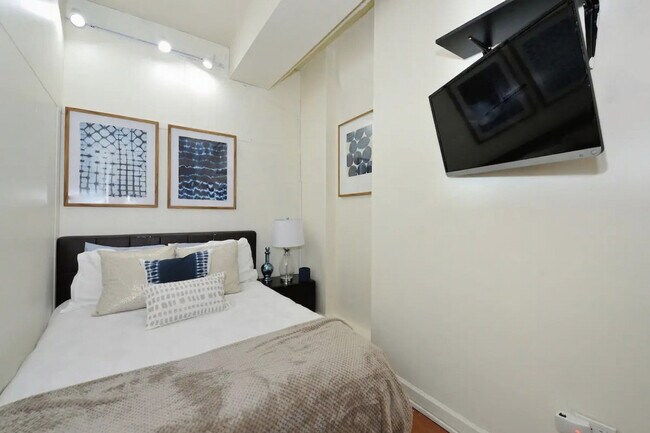 Building Photo - 485 9th Ave