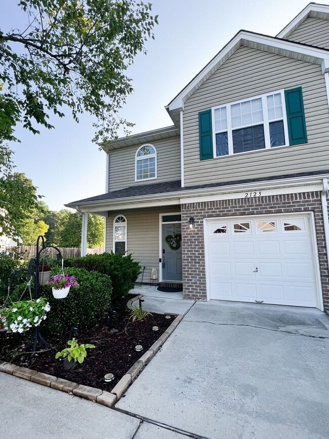 Building Photo - 2125 Bizzone Cir