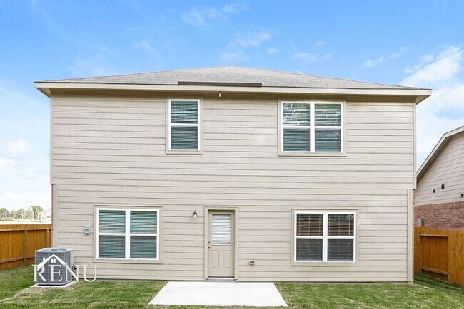 Building Photo - 10406 Sweetwater Creek Dr