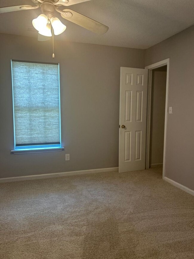 Building Photo - Desired Location for this 3 bedroom 2 bath...