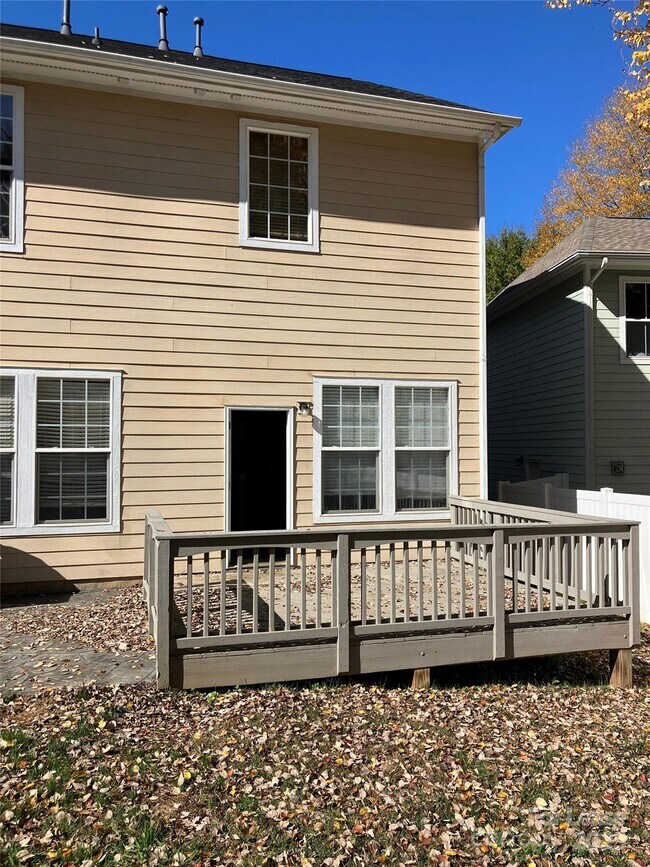 Building Photo - 8532 Westmoreland Lake Dr