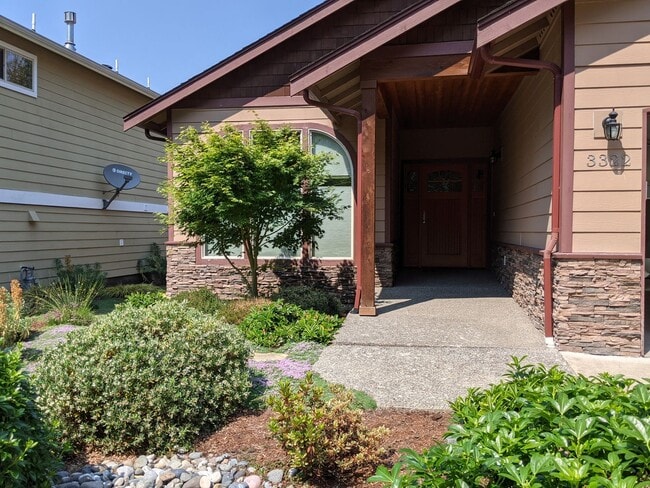 Building Photo - 3 Bd., 1.75 Ba., Rambler Style Home