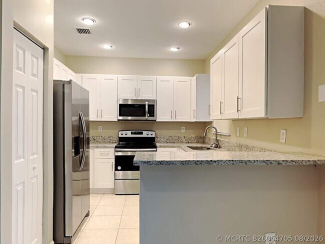 Building Photo - 703 NW 170th Terrace