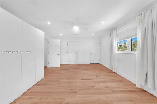 Building Photo - 348 Palm St