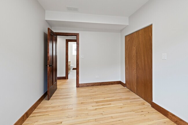 Building Photo - 4834 N Springfield Ave