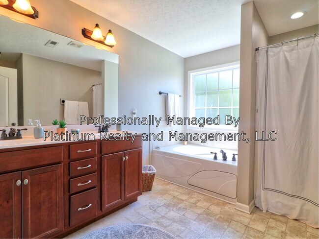 Building Photo - 3582 Southwood Dr