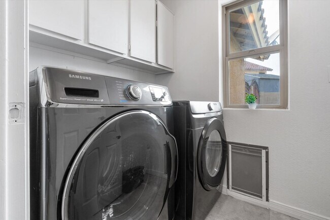 Building Photo - 7804 W Pershing Ave