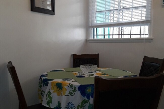 Building Photo - 11053 Venice Blvd