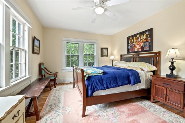 Building Photo - 402 W Ila St