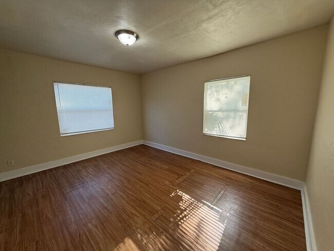 Building Photo - home for rent in South St. Pete