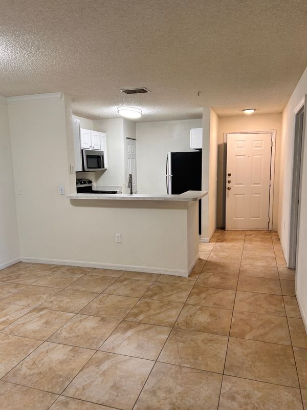 Building Photo - 4240 Summer Landing Dr