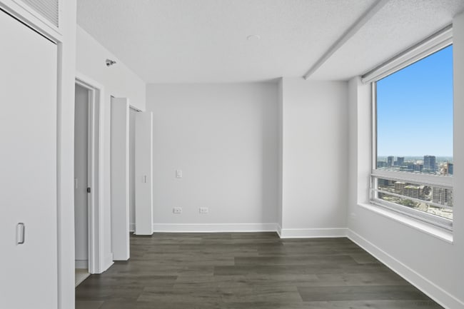 Building Photo - 296 N Canal St