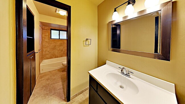 Building Photo - Charming Home In The Village!