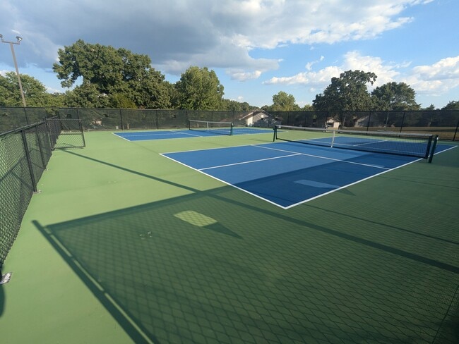 Pickleball - 24 Melinda Ln