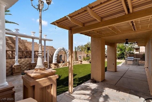 Building Photo - 8594 Lambert Dr