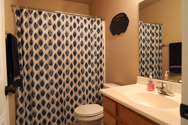 Building Photo - 131 Edna St