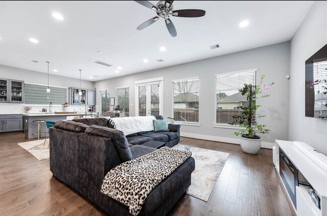 Building Photo - 414 Yale Oaks Ln