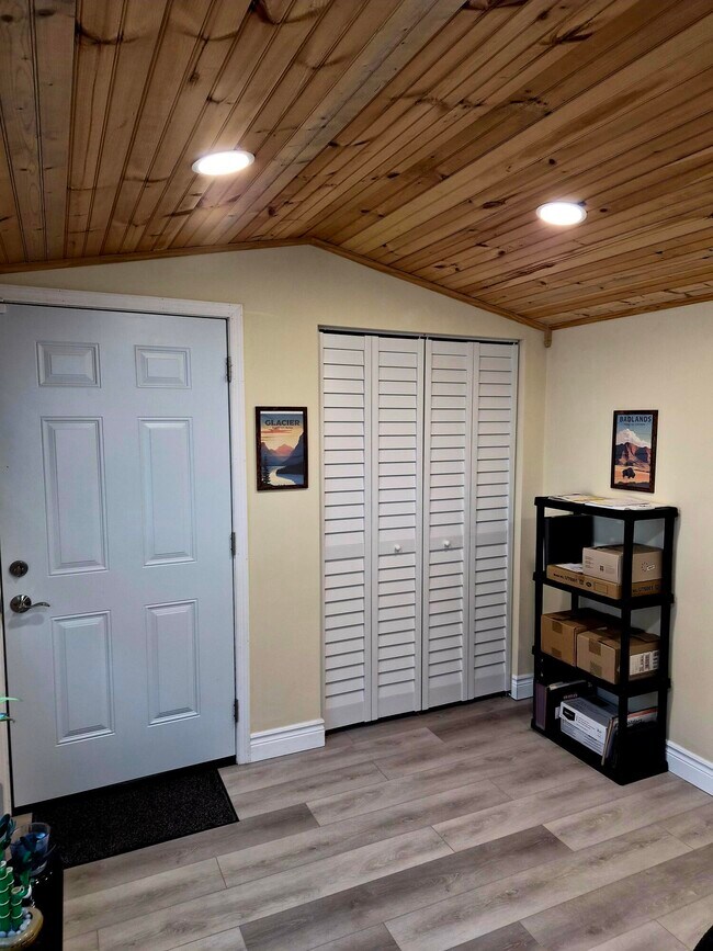 Building Photo - 1510 3rd Ct